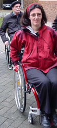 Prof. Werner Sauer und Kerstin Blochberger in Rollst&uuml;hlen