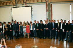 Fakult&auml;t Bauwesen verabschiedet 72 Absolventinnen und Absolventen in der Aula am Hohnsen feierl