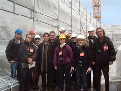 Studierende des Studiengangs Architektur 5. Semester, 4. v.l. Bauleiter Andreas Sch&ouml;ner vom B&u